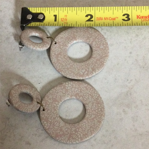 NWT tan print double circle 2.5” drop earrings - Picture 7 of 7